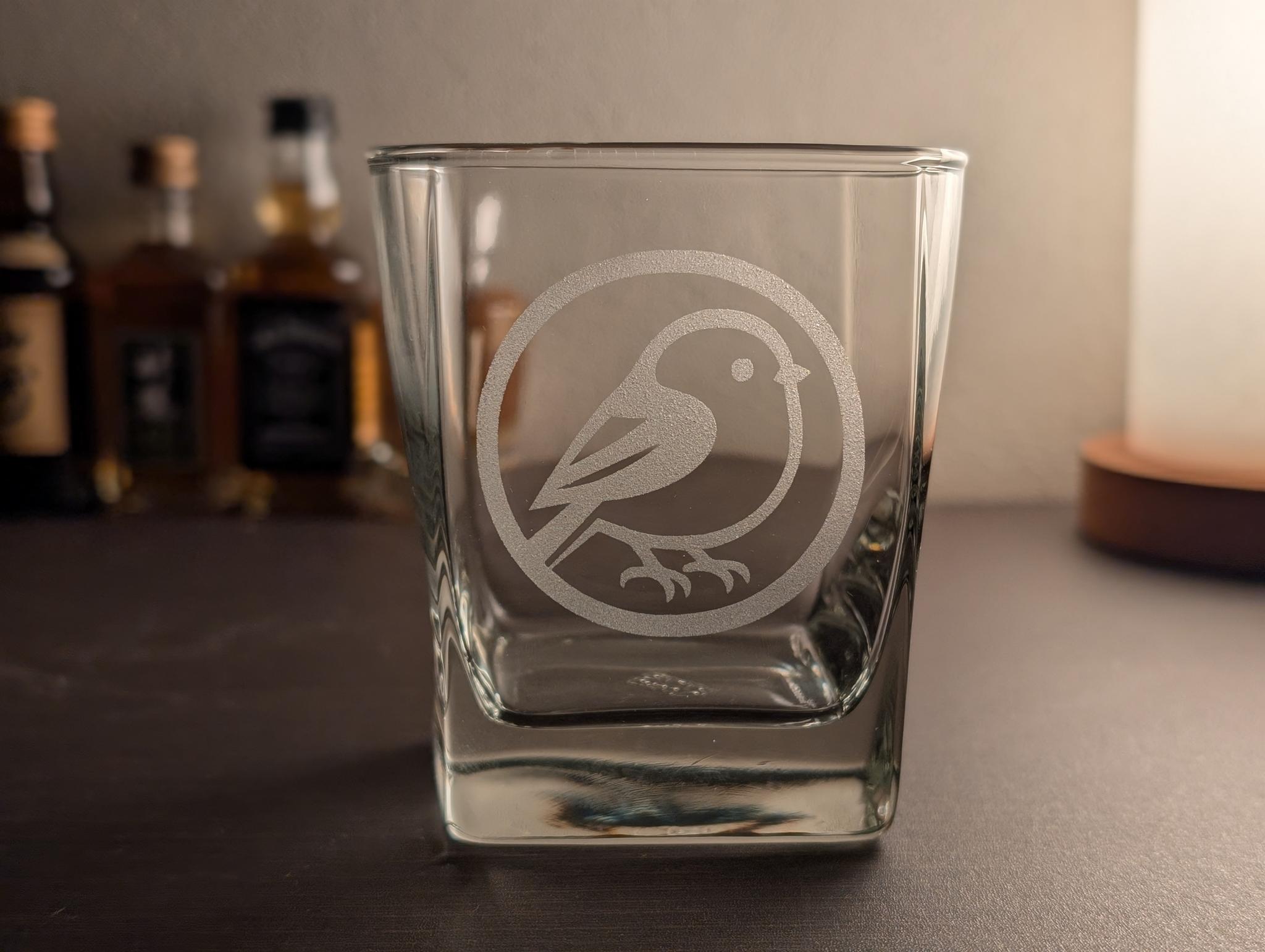 丸にシマエナガ　家紋風グラス1枚目の画像