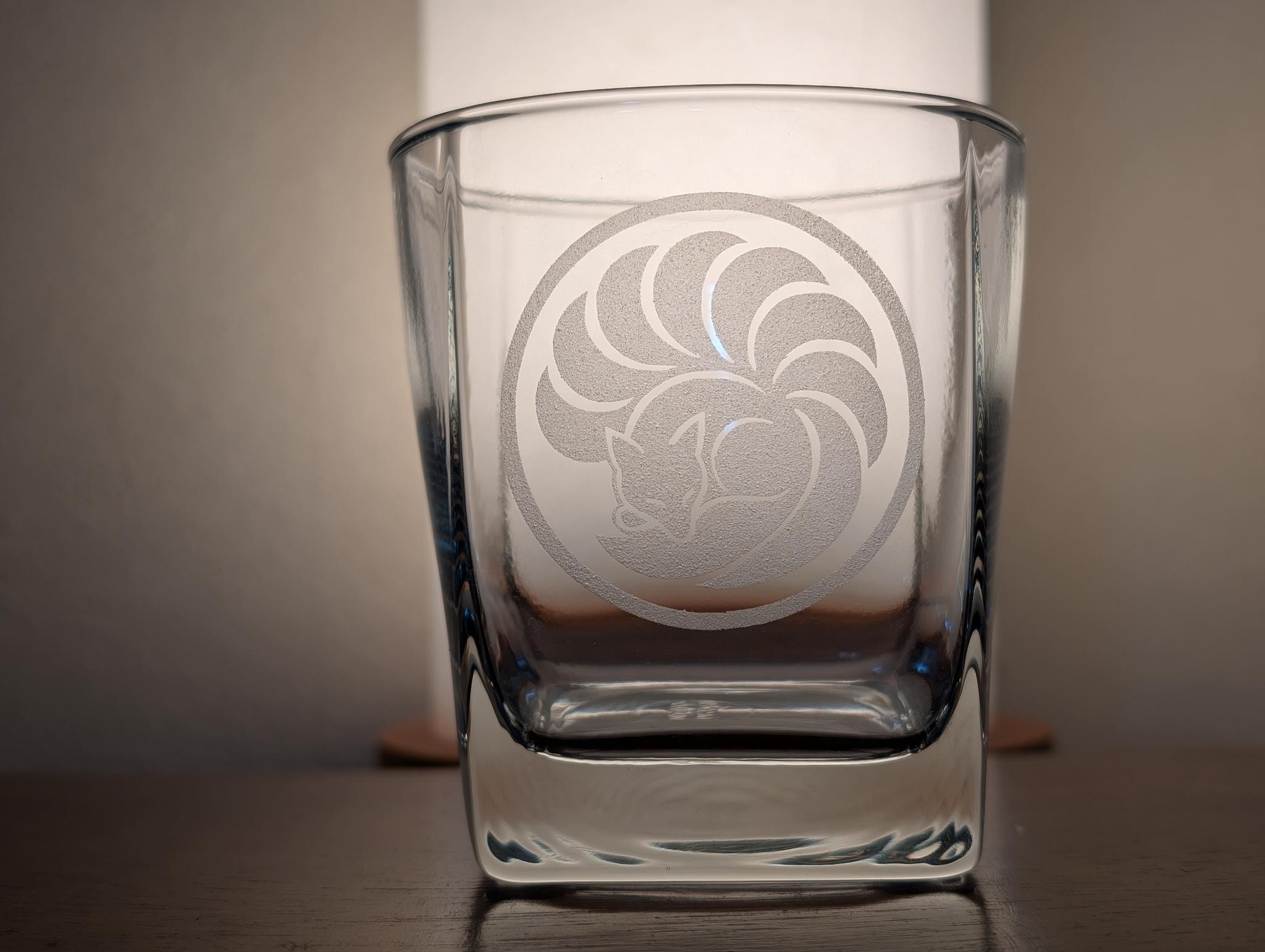 丸に眠り九尾狐　家紋風和グラス | 3枚目