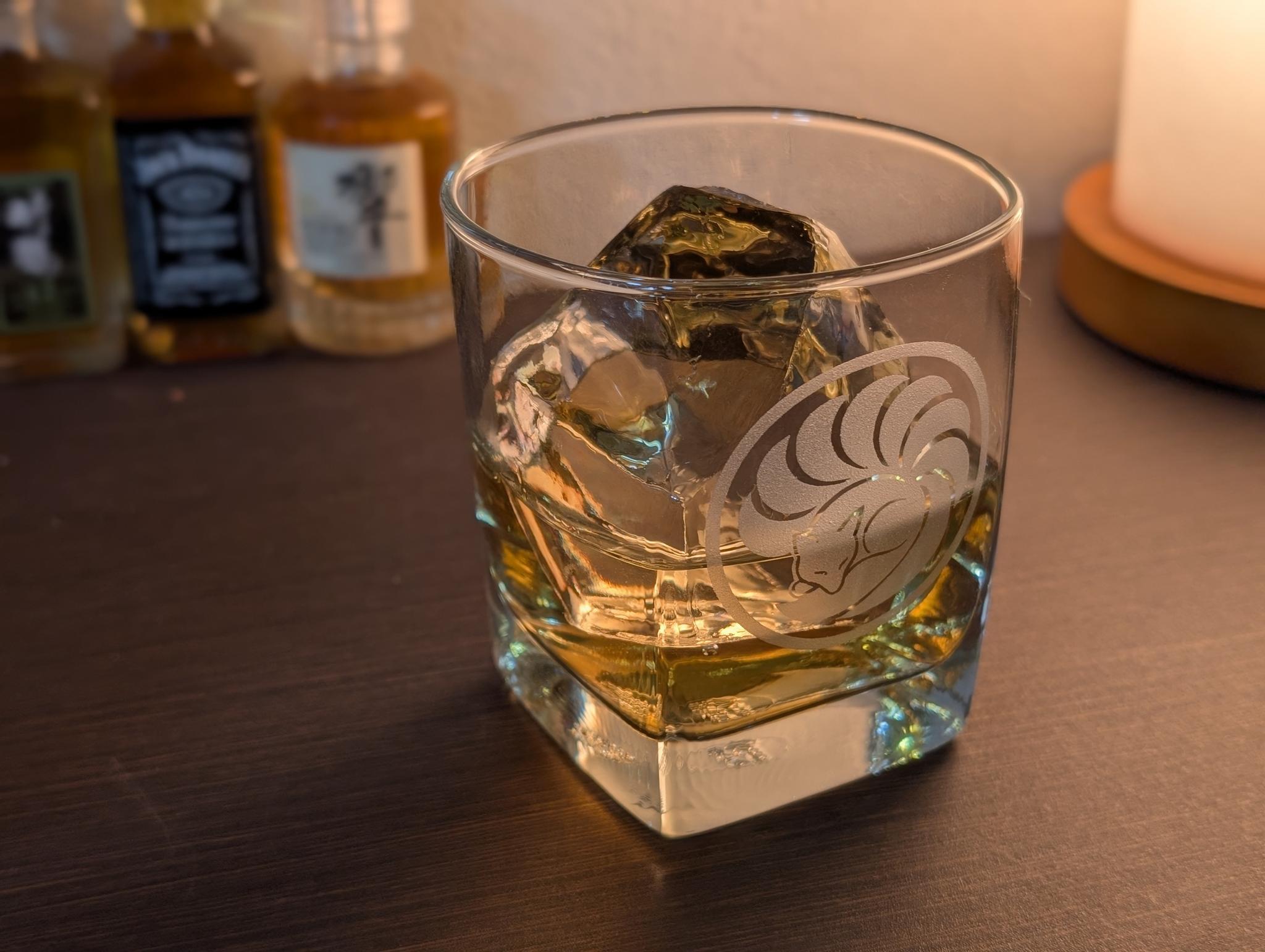 丸に眠り九尾狐　家紋風和グラス | 6枚目